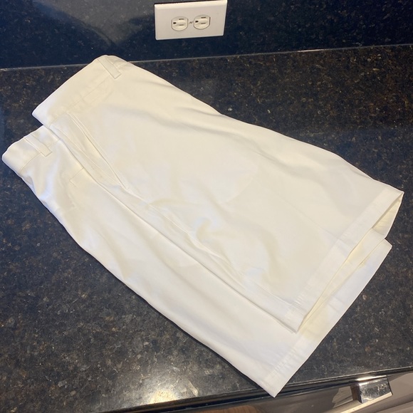 New Nike Dri-Fit Golf Short - White NWT - 38 Waist - Picture 3 of 4